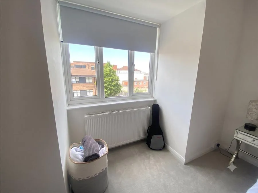 London Road, Camberley, GU15, photo 13