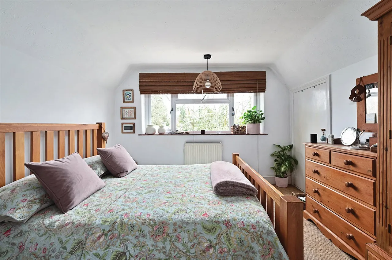 Mill Lane, Yateley, Hampshire, GU46 7TN, photo 7