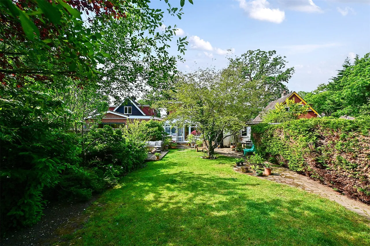 Mill Lane, Yateley, Hampshire, GU46 7TN, photo 9