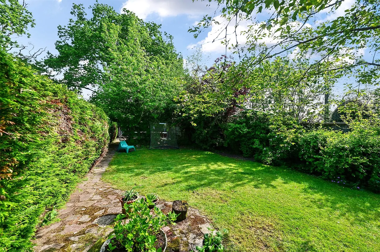 Mill Lane, Yateley, Hampshire, GU46 7TN, photo 21
