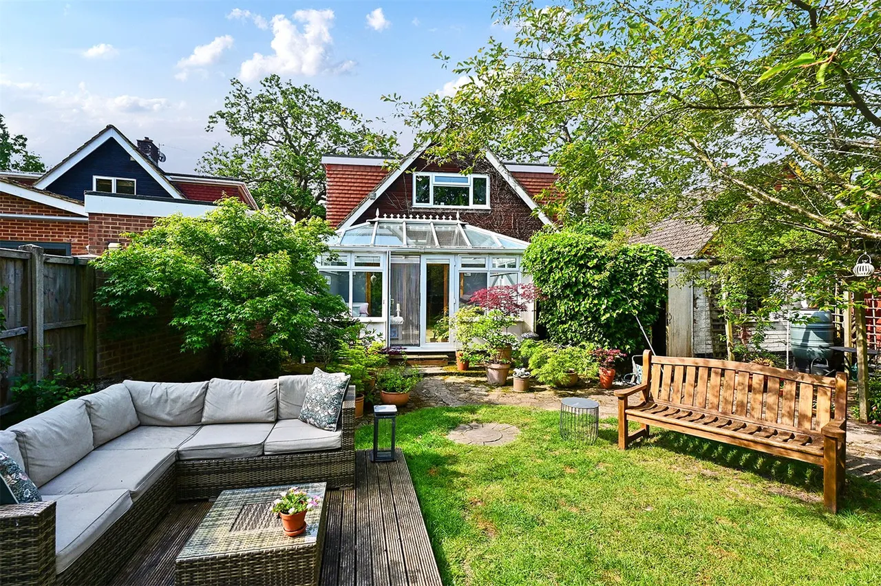 Mill Lane, Yateley, Hampshire, GU46 7TN, photo 11
