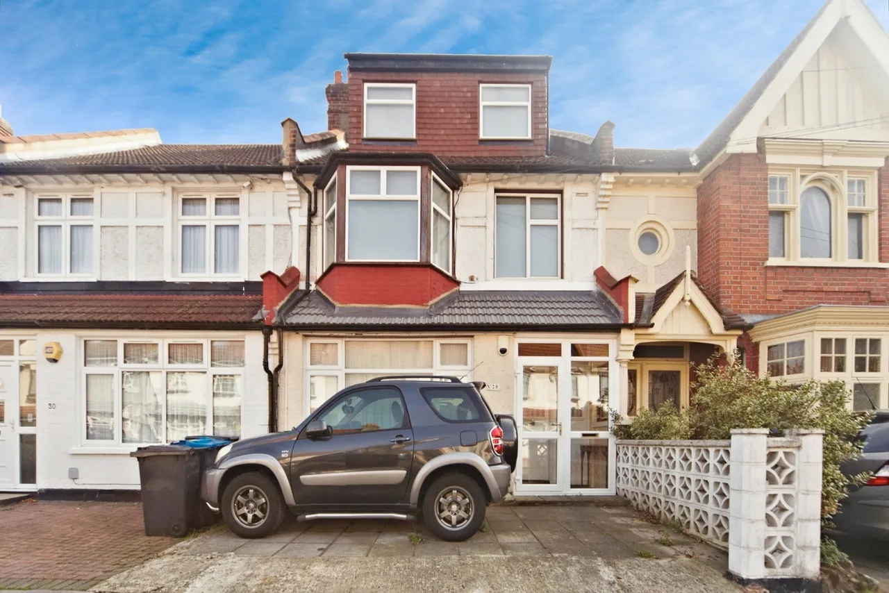 3 bed flat for sale — Lyndhurst Road, Thornton Heath, CR7