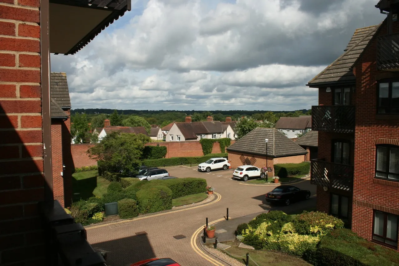 Boleyn Court, Epping New Road, Buckhurst Hill IG9, photo 9