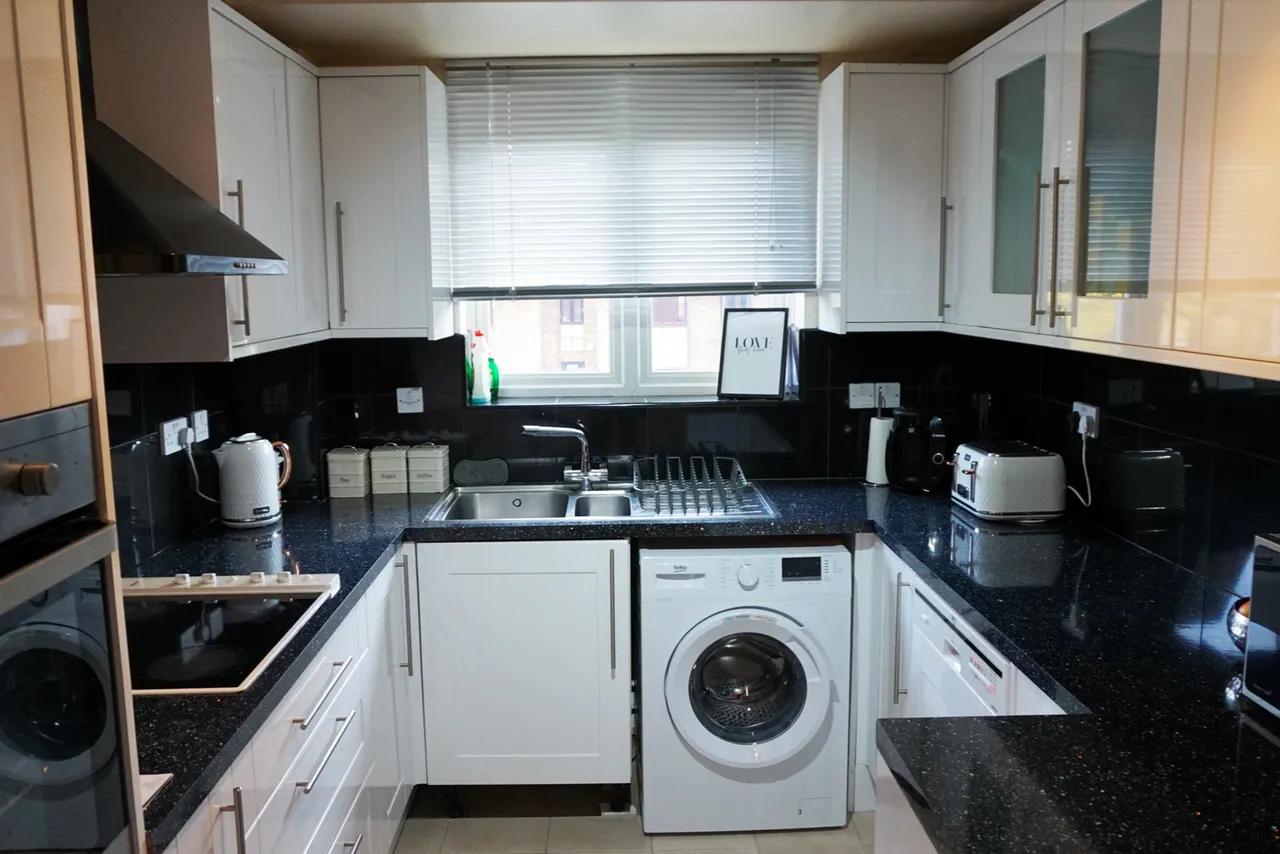 Boleyn Court, Epping New Road, Buckhurst Hill IG9, photo 4