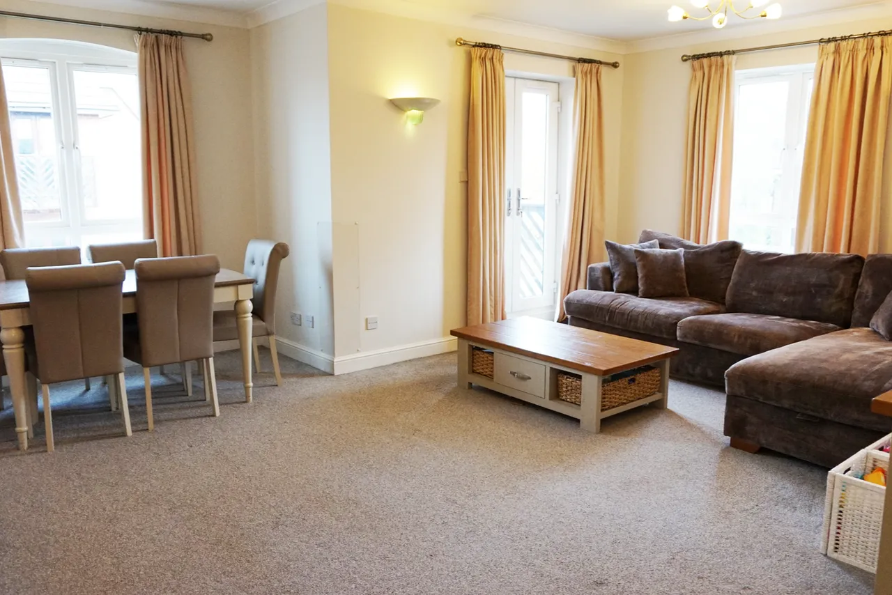 Boleyn Court, Epping New Road, Buckhurst Hill IG9, photo 2