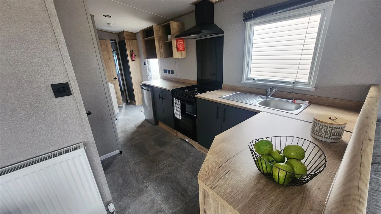 Havant Road, Hayling Island, PO11, photo 4