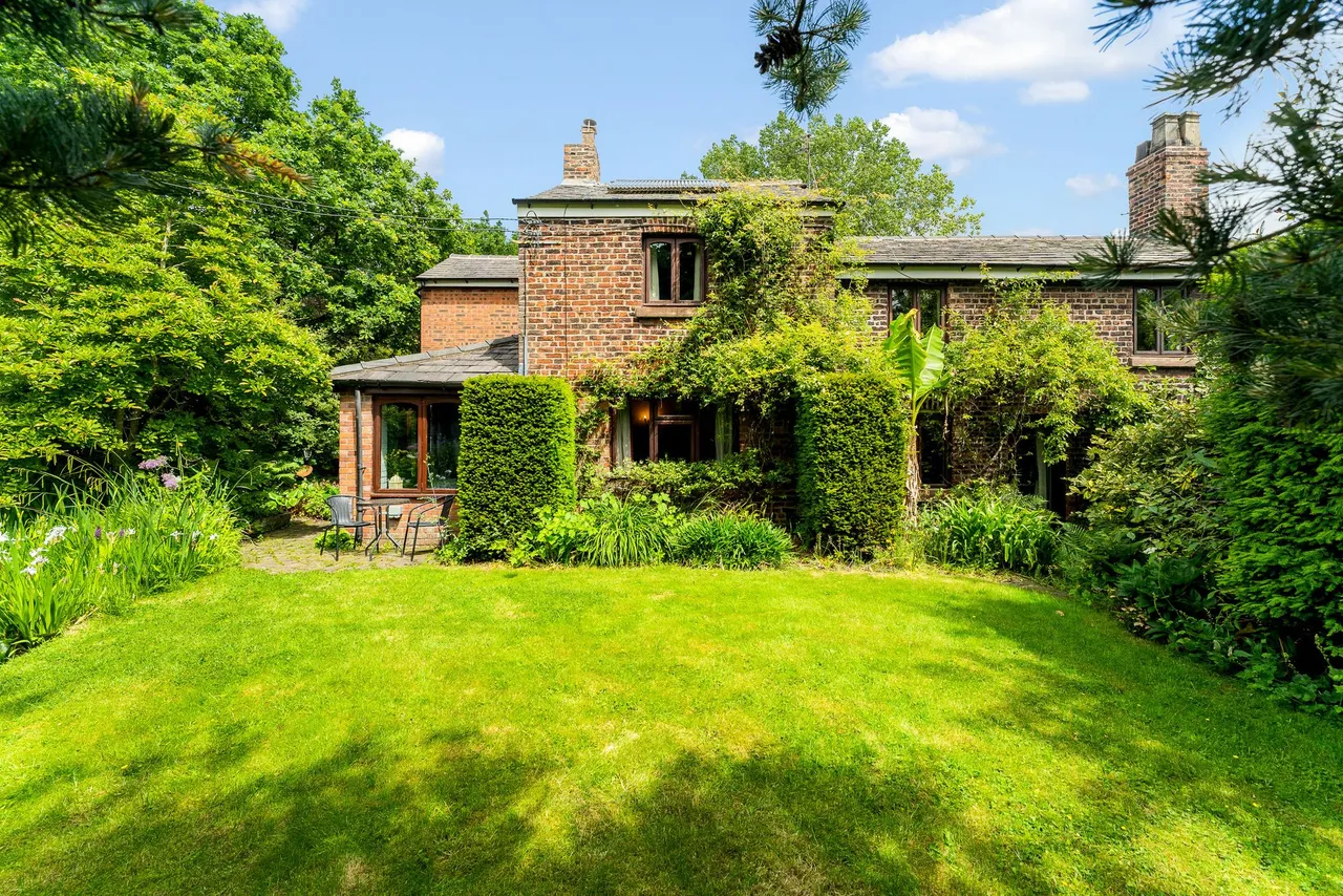 5 bed house for sale, Lymm