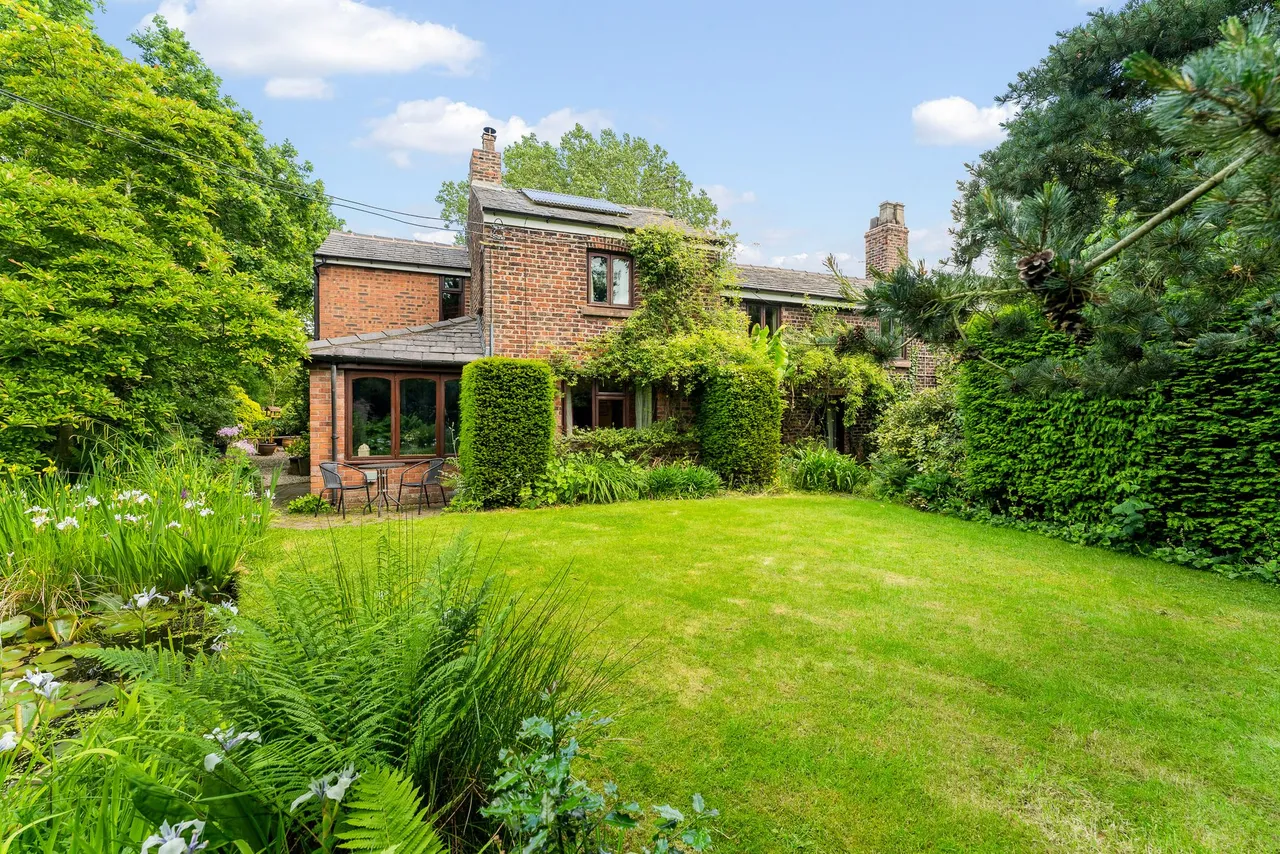 Lymm, photo 40