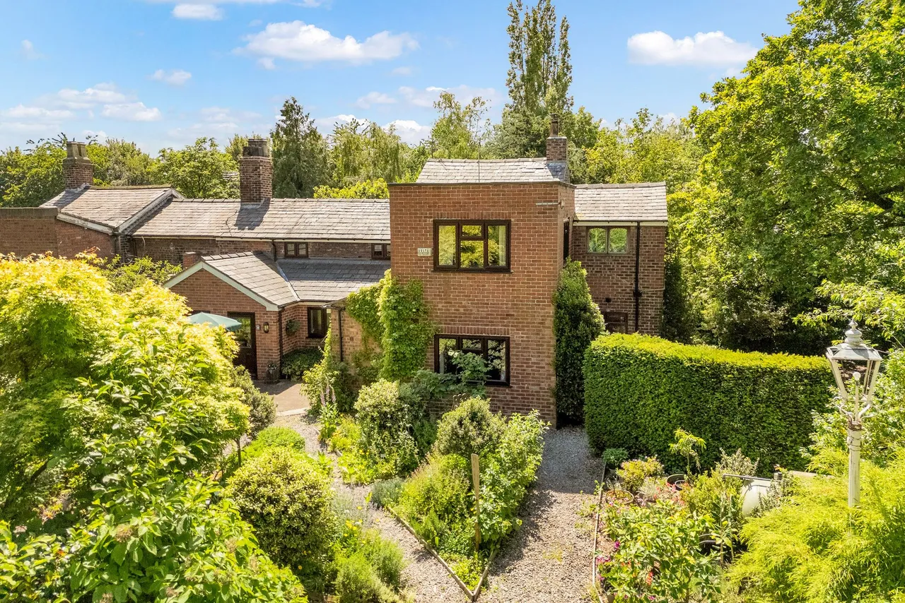 Lymm, photo 67