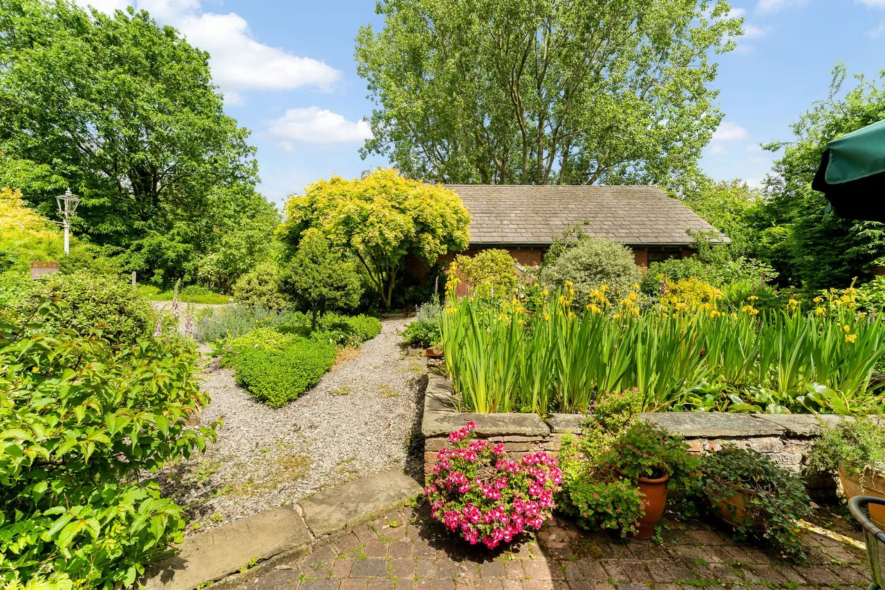 Lymm, photo 34