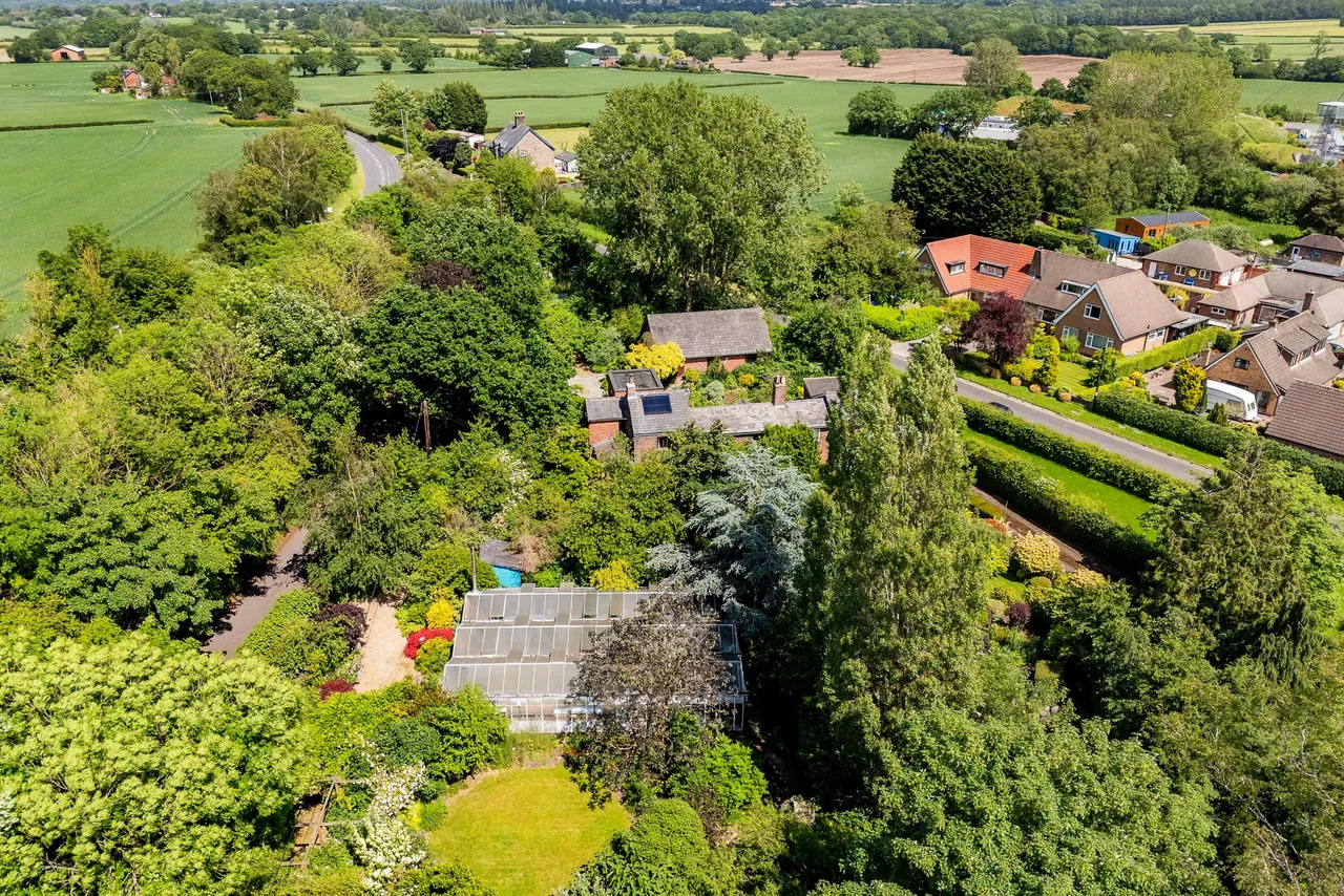 Lymm, photo 70
