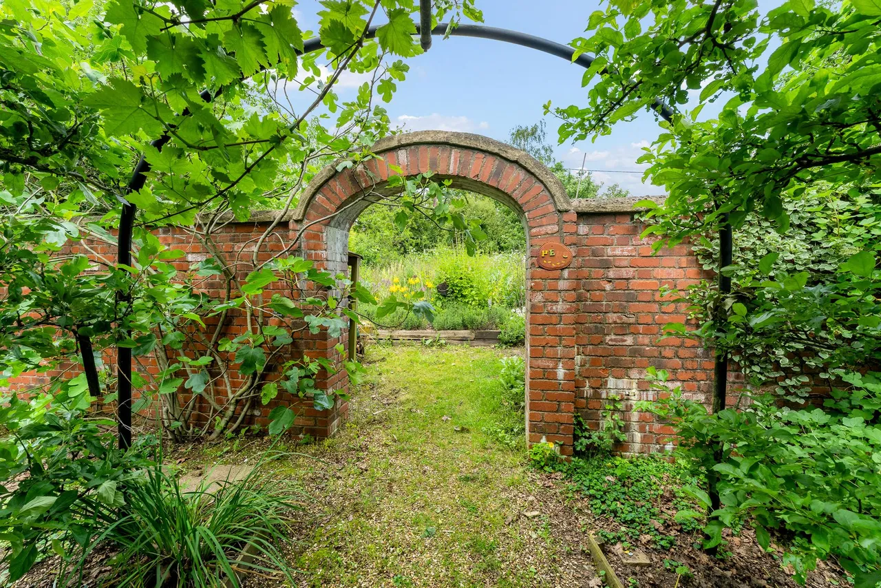 Lymm, photo 46