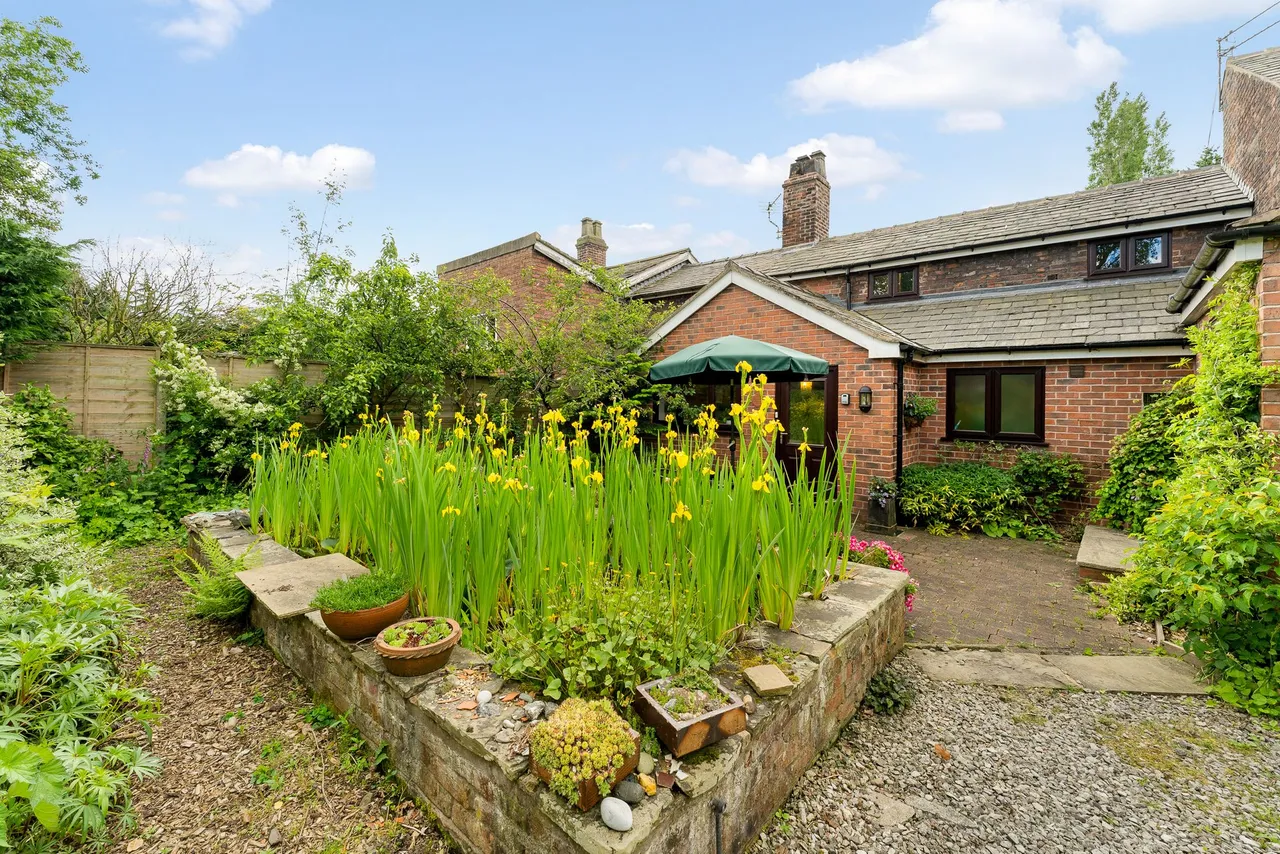 Lymm, photo 59