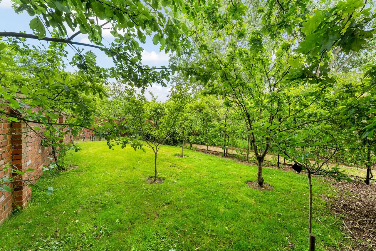 Lymm, photo 36
