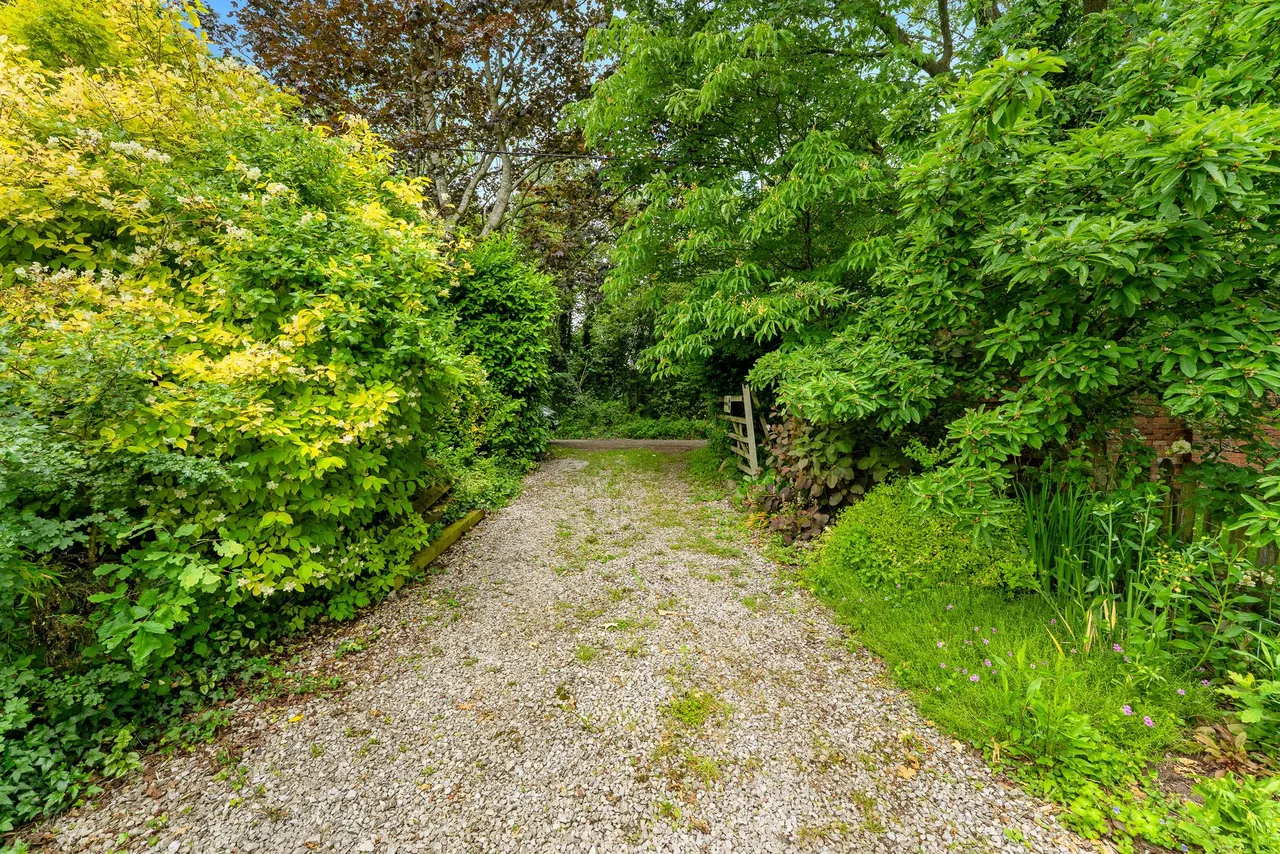 Lymm, photo 39