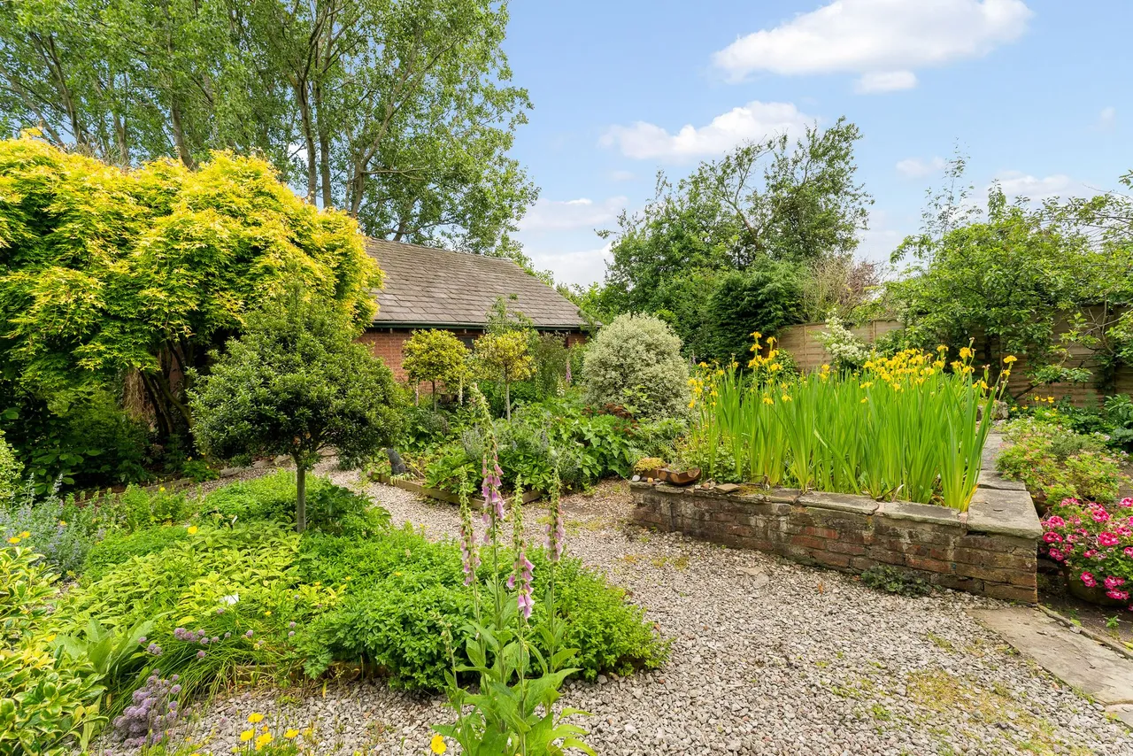 Lymm, photo 58