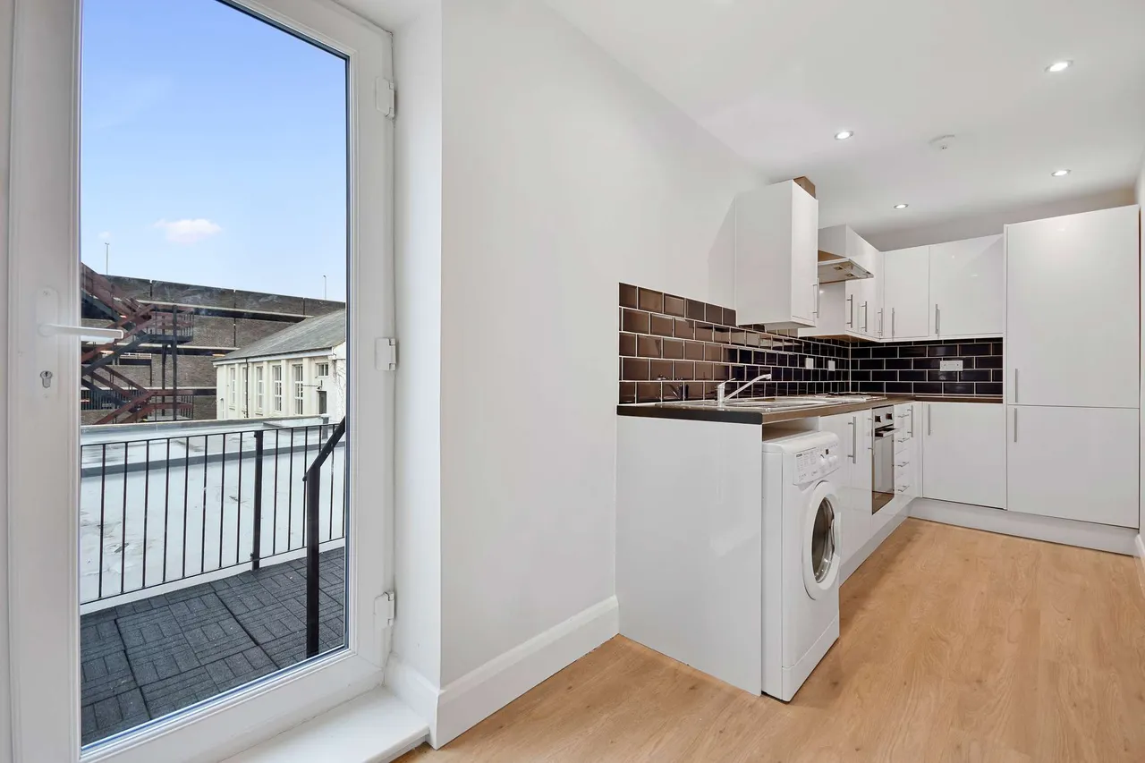 Crendon Street, High Wycombe, HP13, photo 3