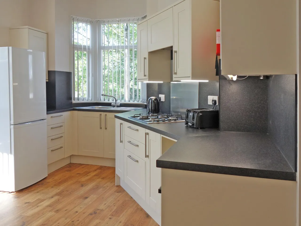 Bingley Road, West Yorkshire, Saltaire, BD18, photo 2