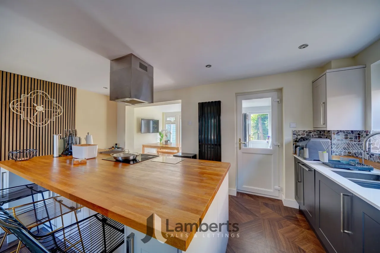 31 Augustine Avenue, Studley, photo 8