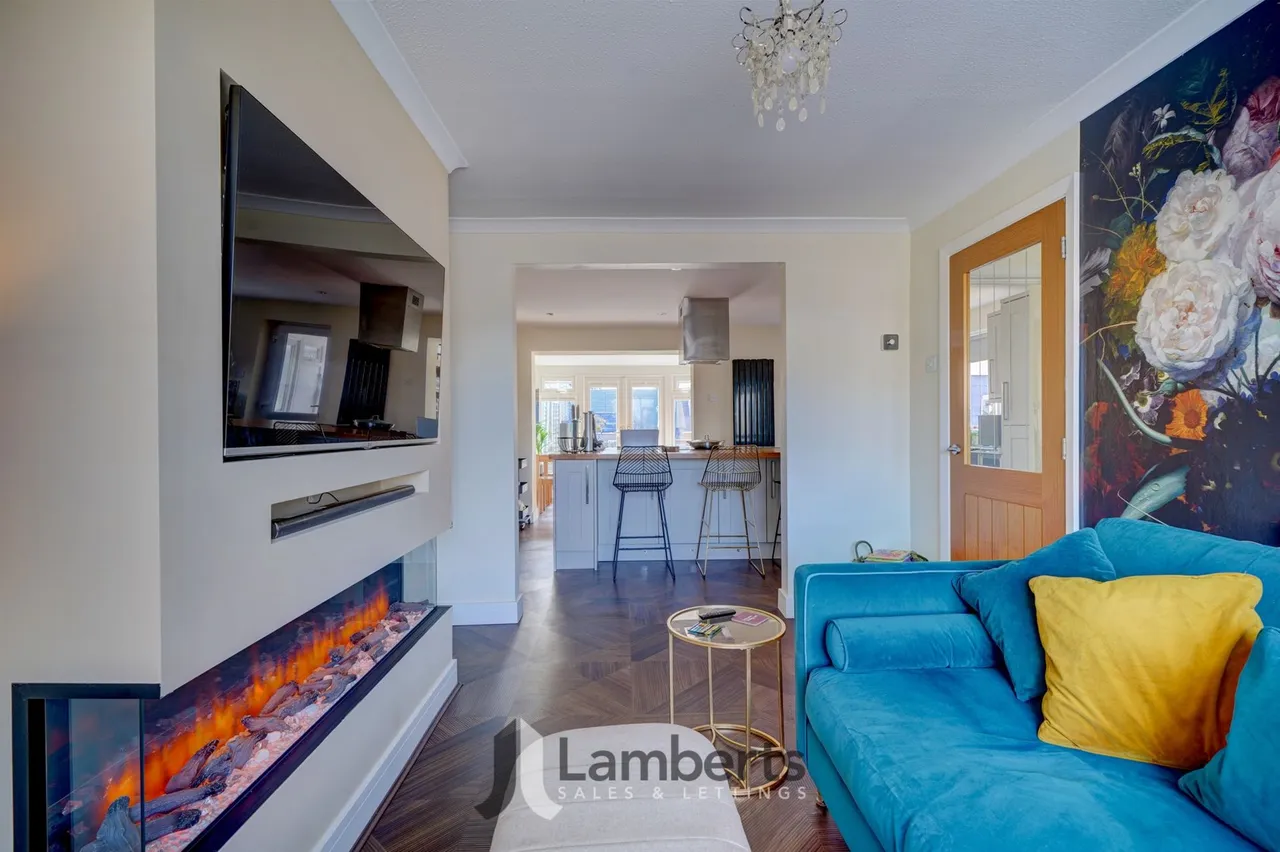 31 Augustine Avenue, Studley, photo 5
