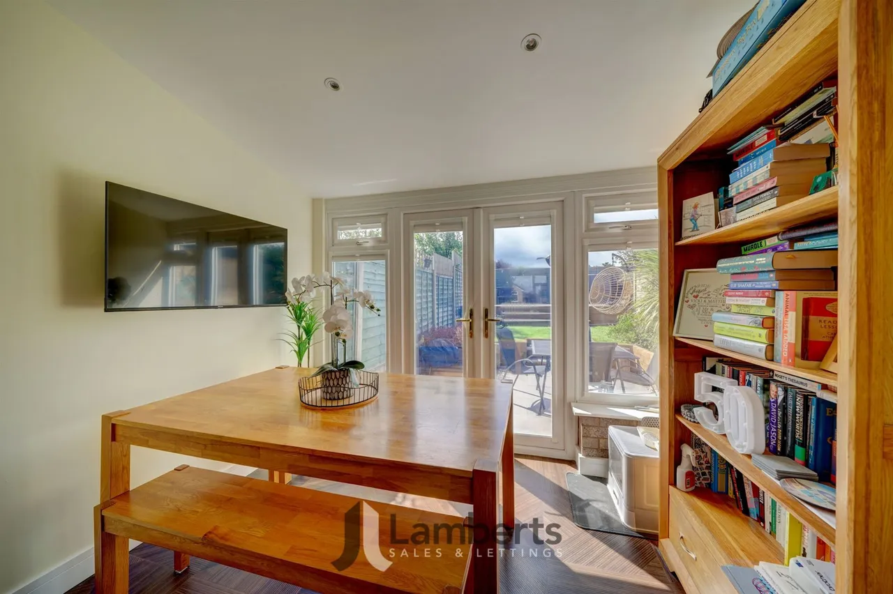 31 Augustine Avenue, Studley, photo 6