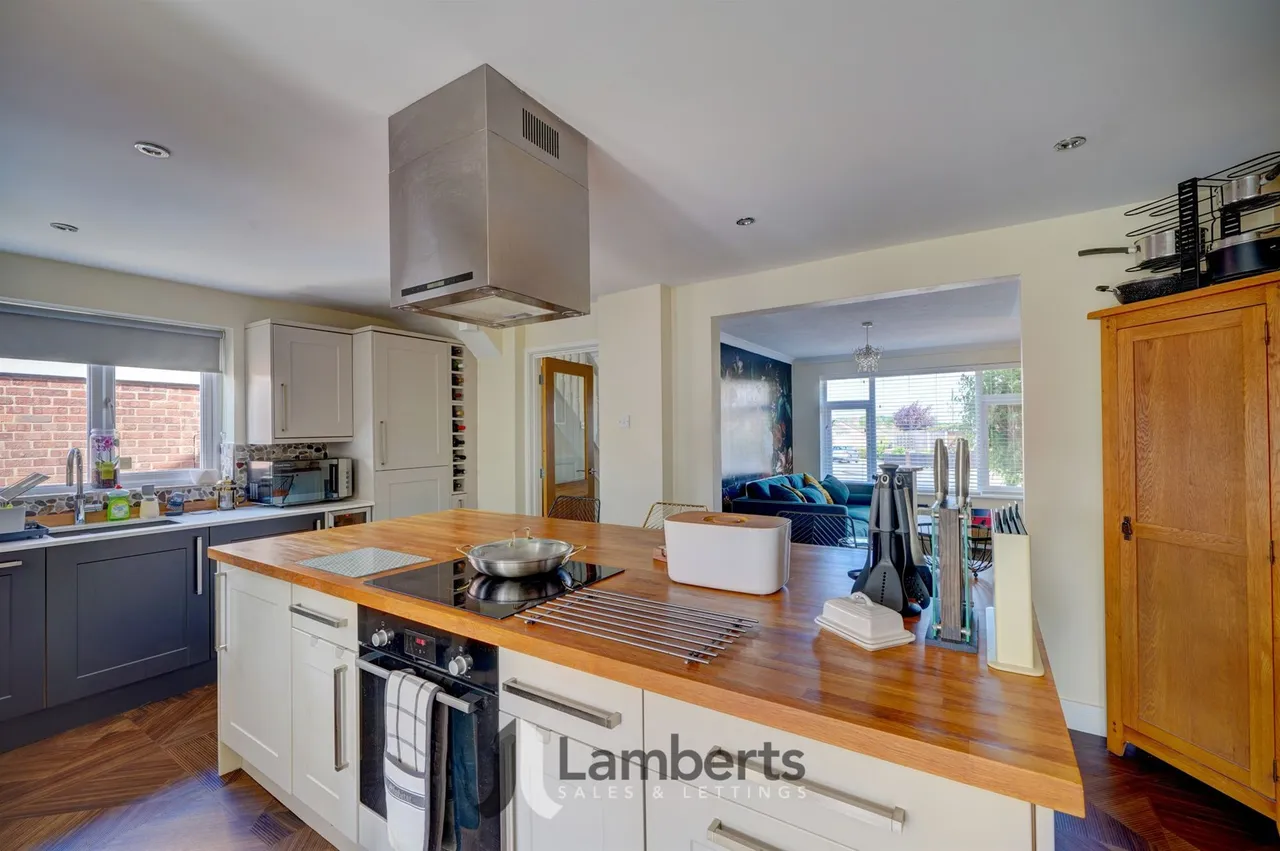 31 Augustine Avenue, Studley, photo 4