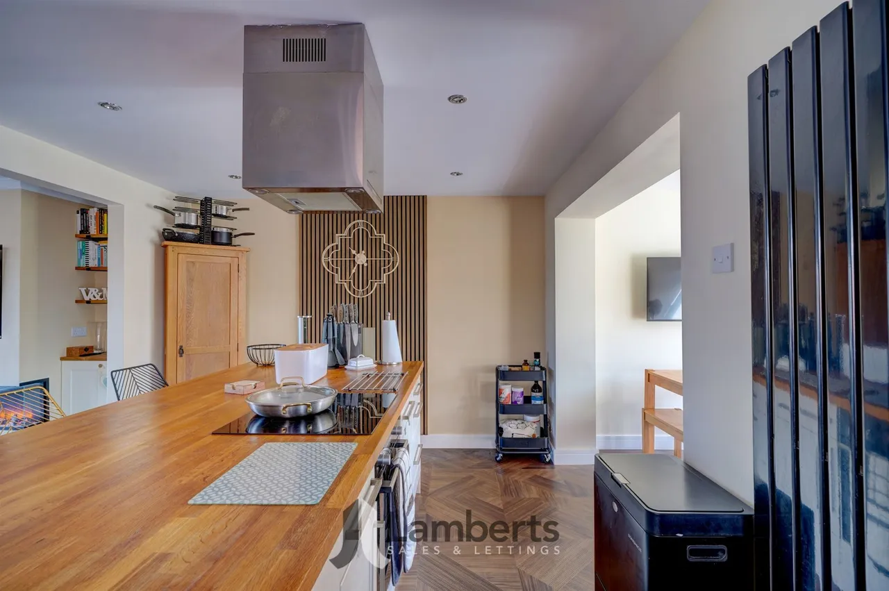 31 Augustine Avenue, Studley, photo 13