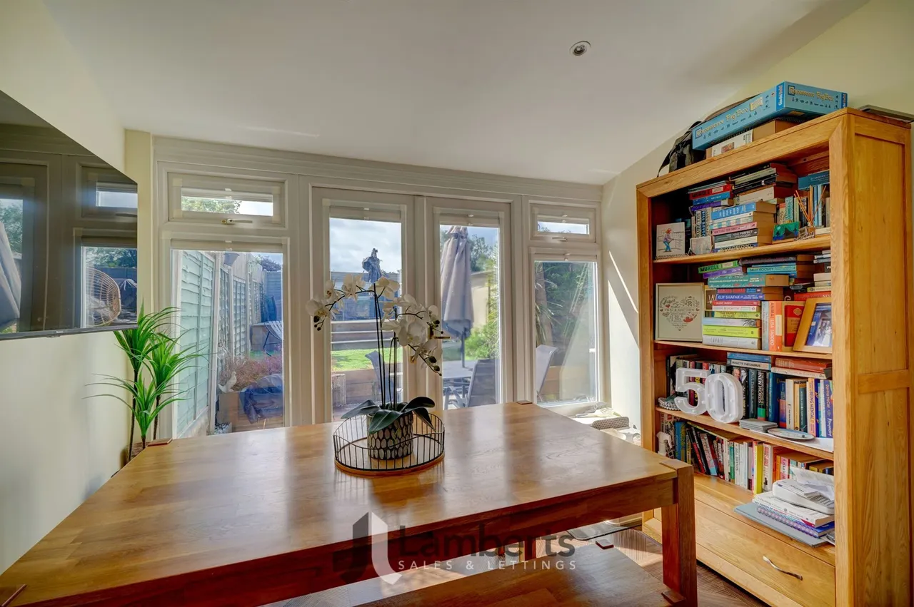 31 Augustine Avenue, Studley, photo 14