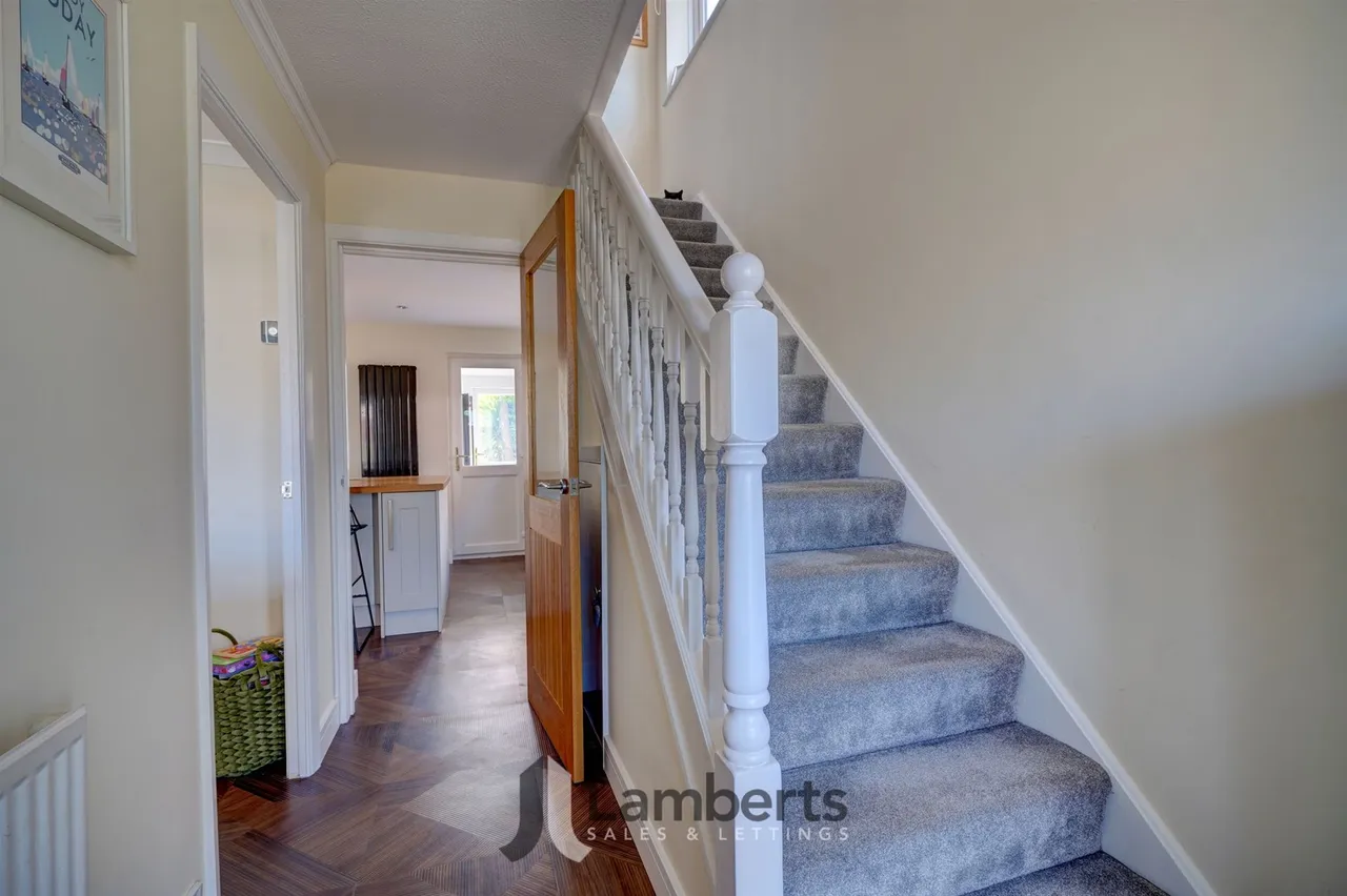 31 Augustine Avenue, Studley, photo 15