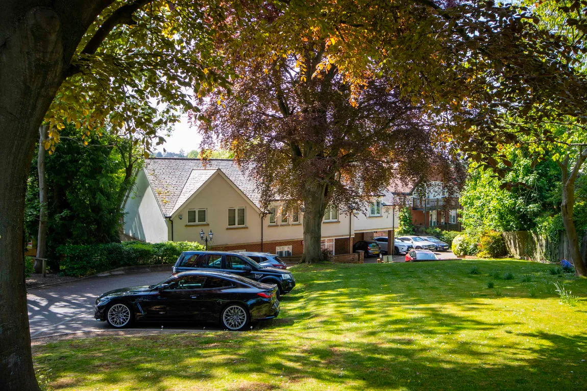 2 bed flat for sale, Betjeman Gardens, Chorleywood, WD3