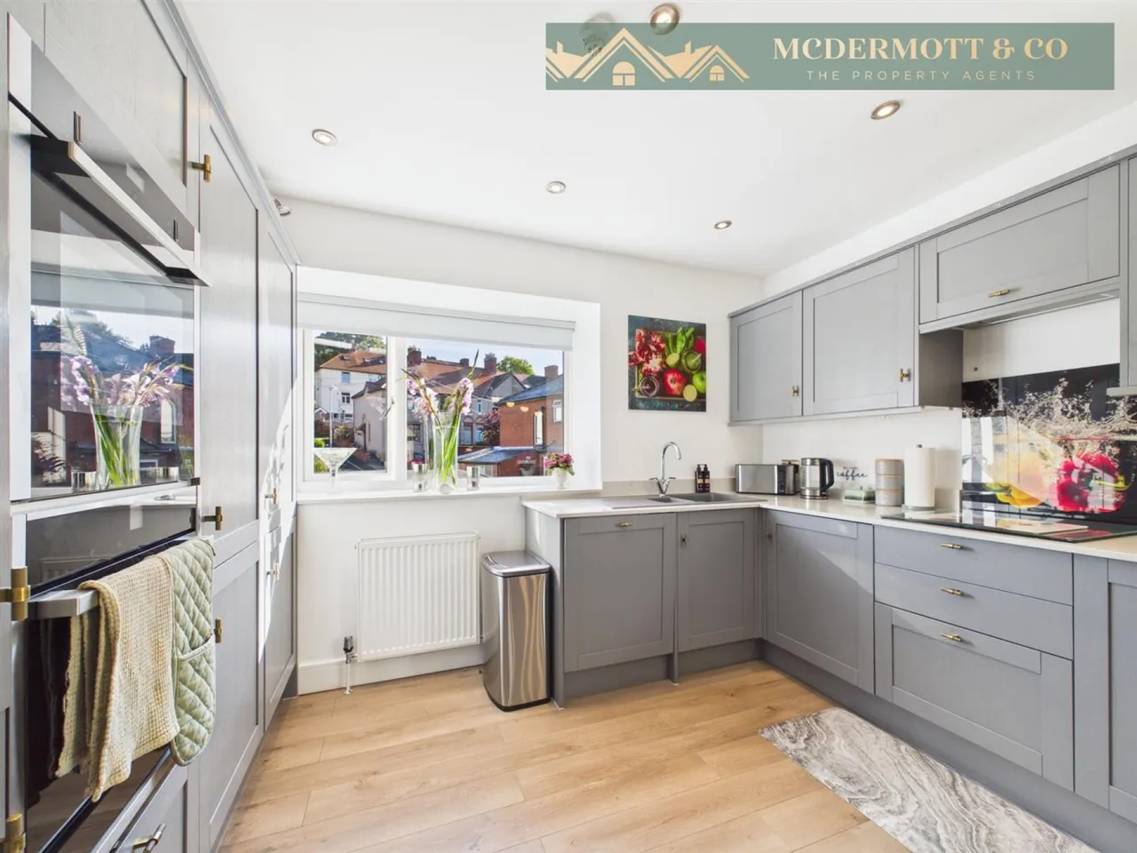 Chew Valley Road, Greenfield, OL3, photo 18