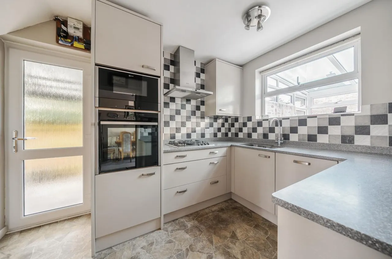 Moor Barton, Neston, SN13, photo 11