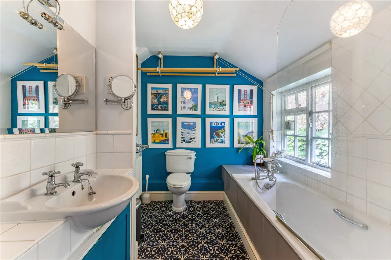 Vicarage Hill, Lower Bourne, GU10, photo 7