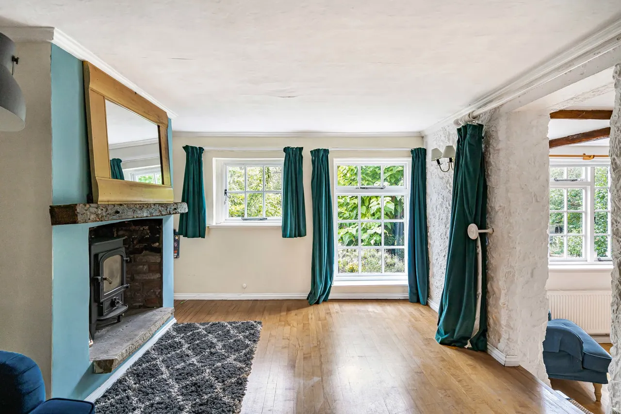 Vicarage Hill, Lower Bourne, GU10, photo 2