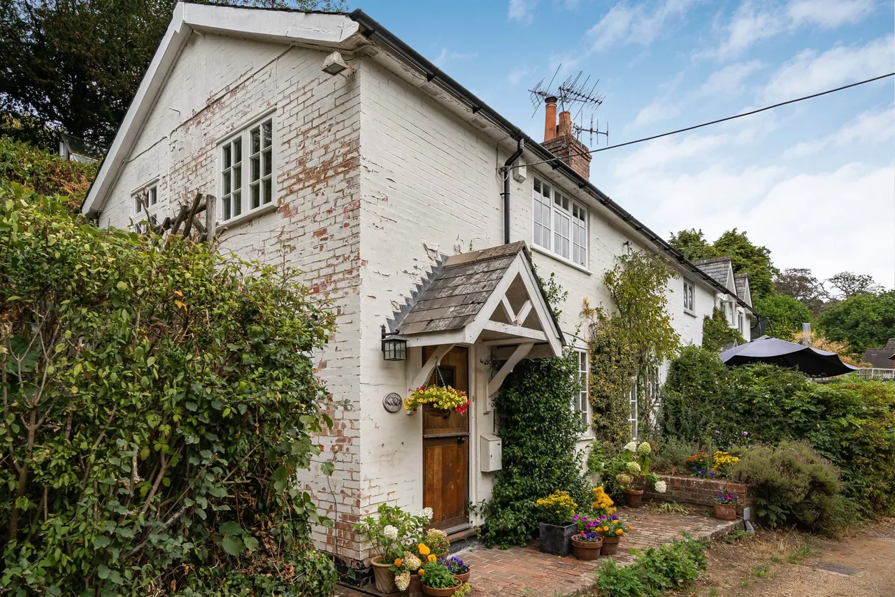 Vicarage Hill, Lower Bourne, GU10, photo 18