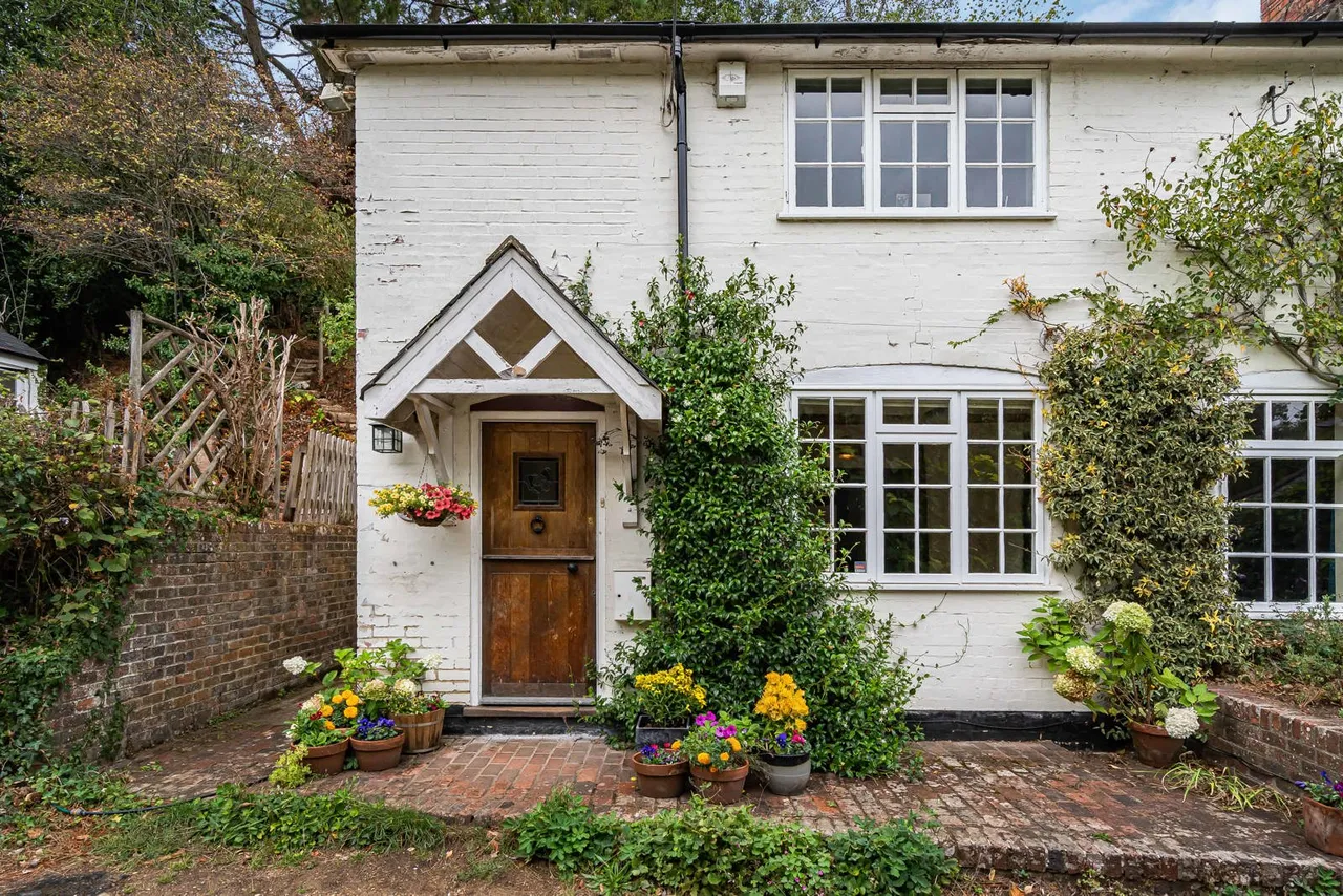 Vicarage Hill, Lower Bourne, GU10, photo 20
