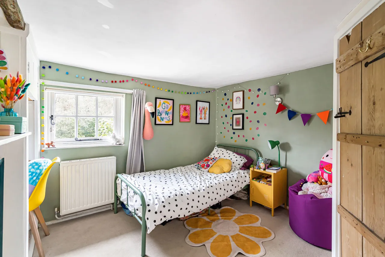 Vicarage Hill, Lower Bourne, GU10, photo 9