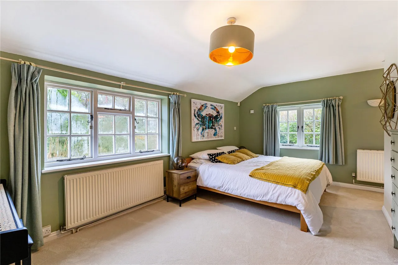 Vicarage Hill, Lower Bourne, GU10, photo 6