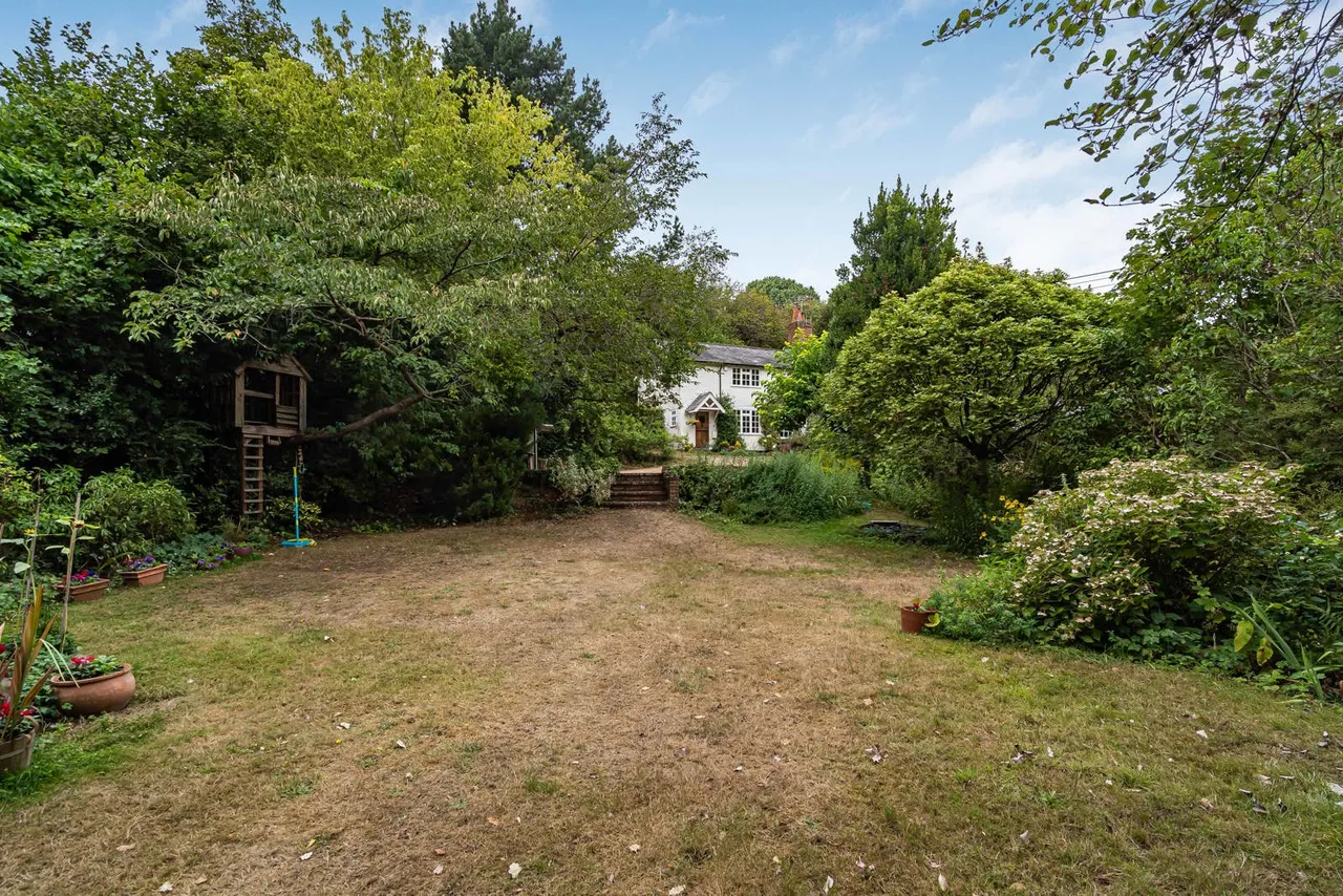 Vicarage Hill, Lower Bourne, GU10, photo 10