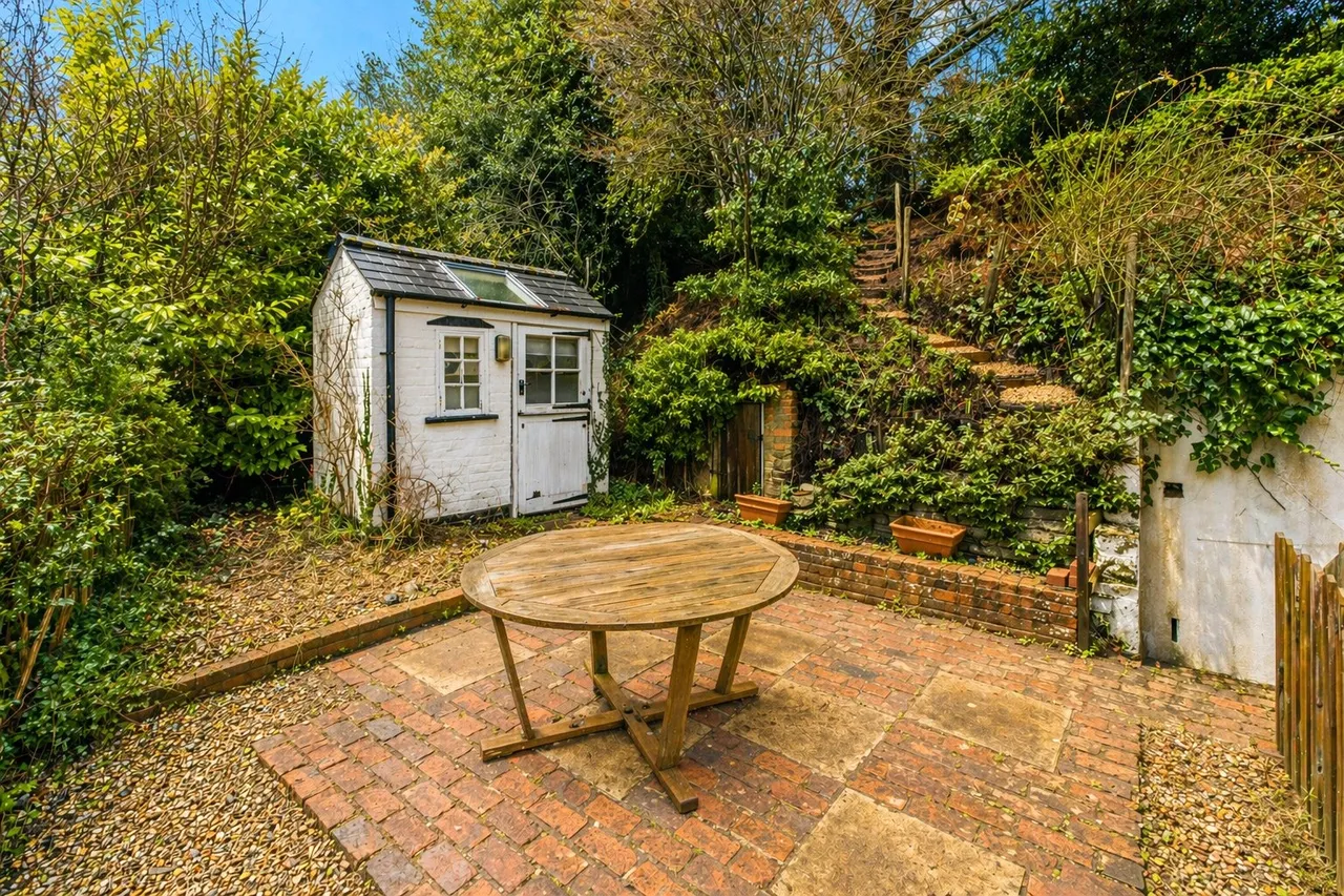 Vicarage Hill, Lower Bourne, GU10, photo 16