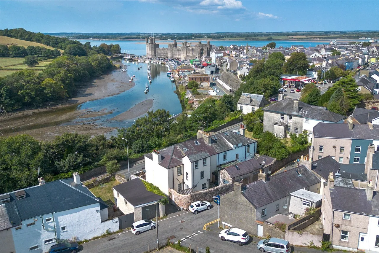 South Road, Caernarfon, LL55, photo 3