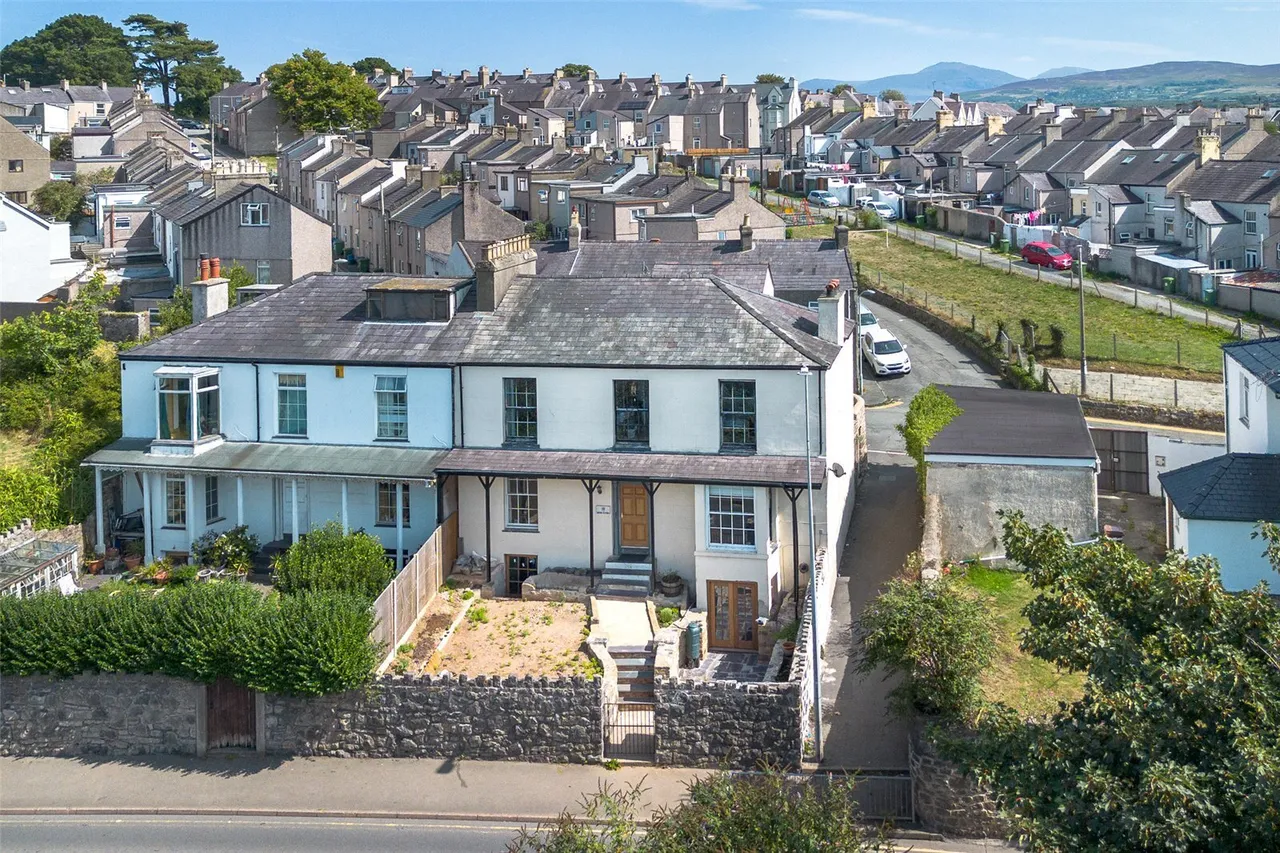4 bed house for sale, South Road, Caernarfon, LL55