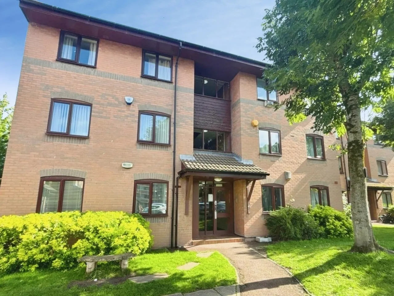 2 bed flat for sale — Minster Court, Liverpool