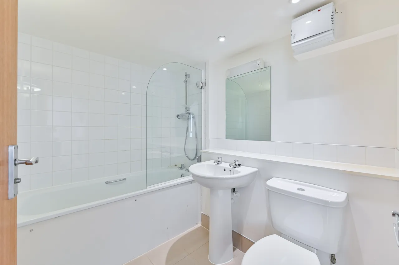 Flat 47 Building 22, Cadogan Road, London, photo 10