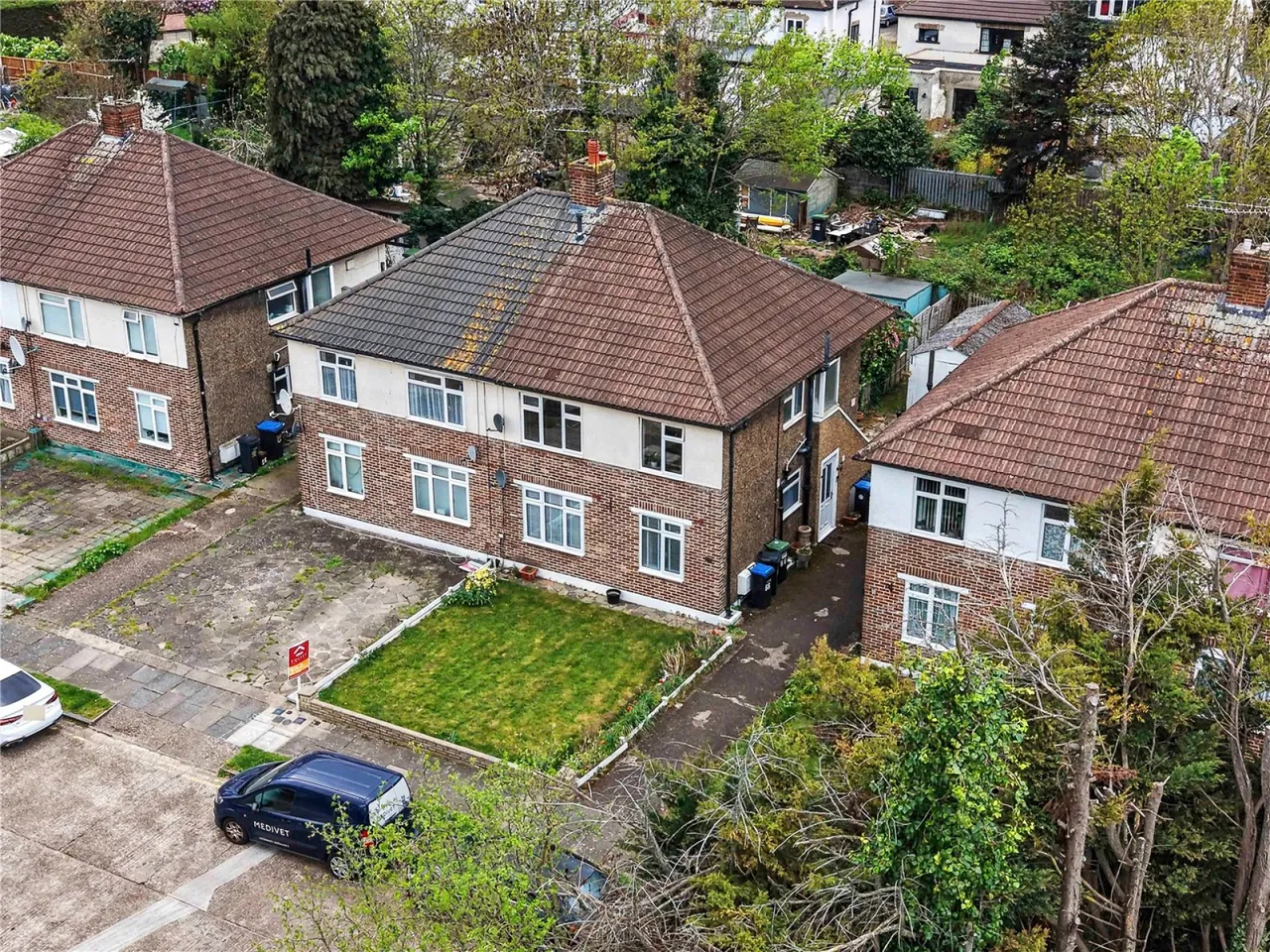 2 bed property for sale, Lyndhurst Gardens