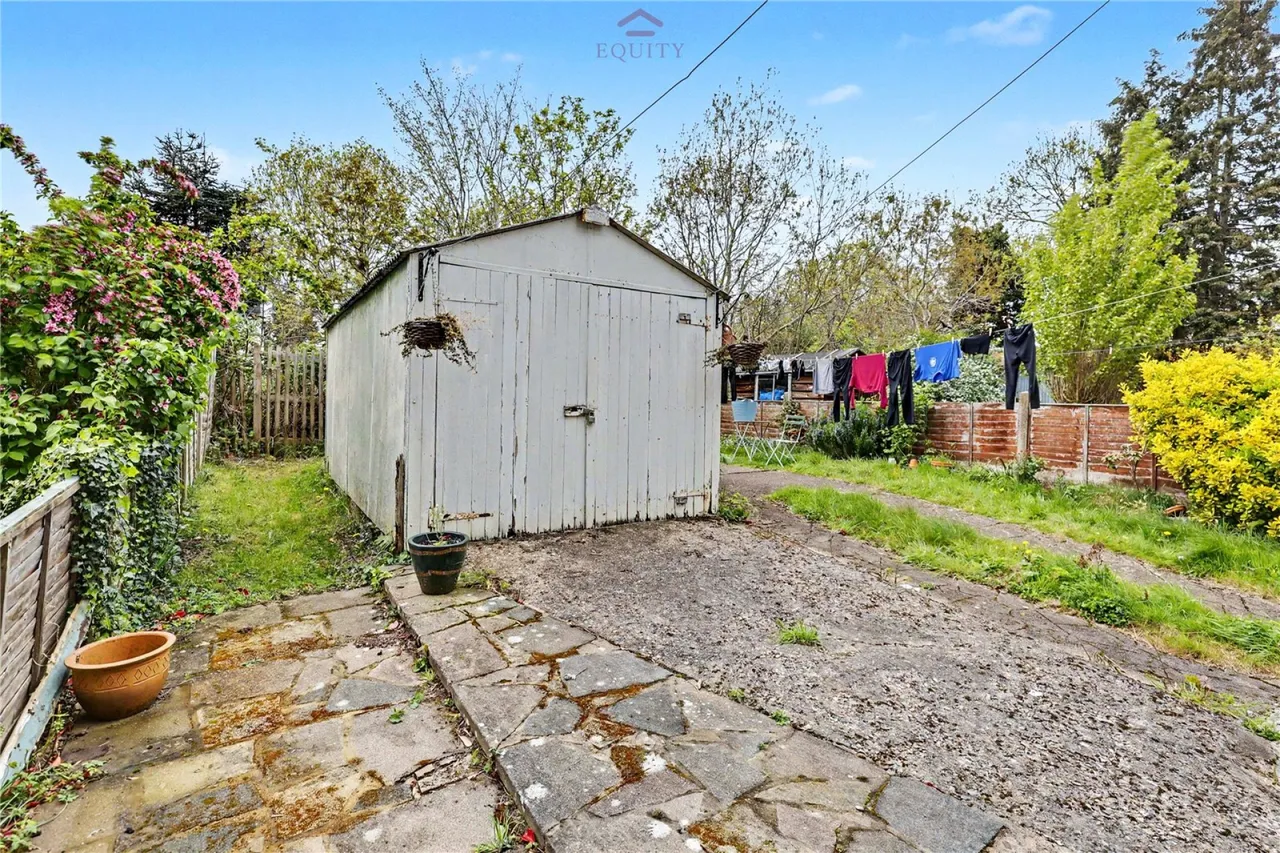 Lyndhurst Gardens, photo 2