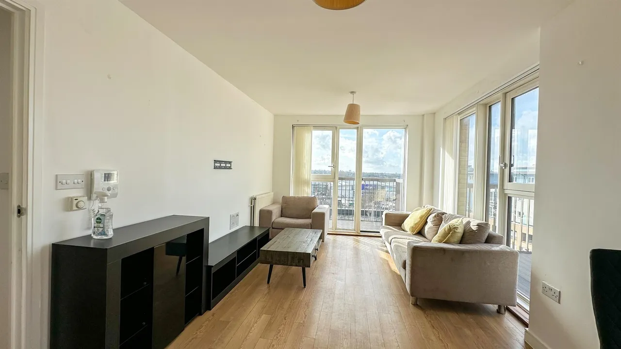 2 bed flat for sale — Cabot Close, Croydon