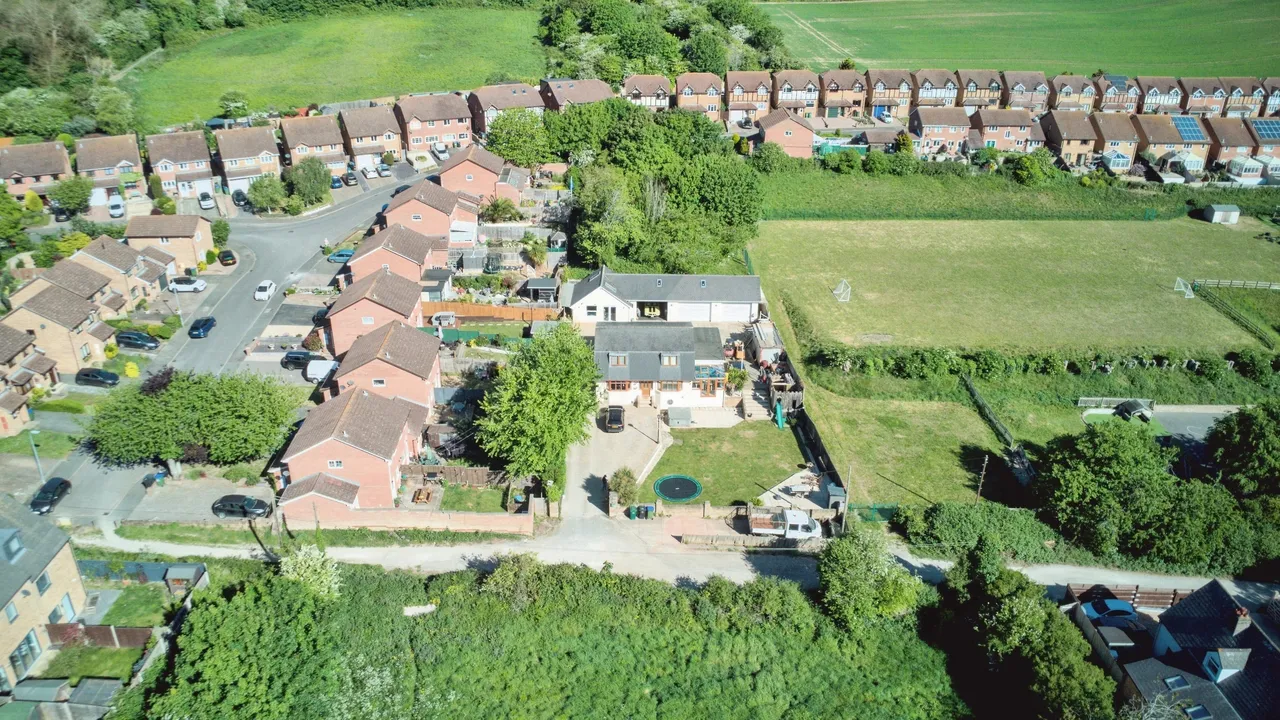 4 bed house for sale, Valley Road, Newhaven, BN9