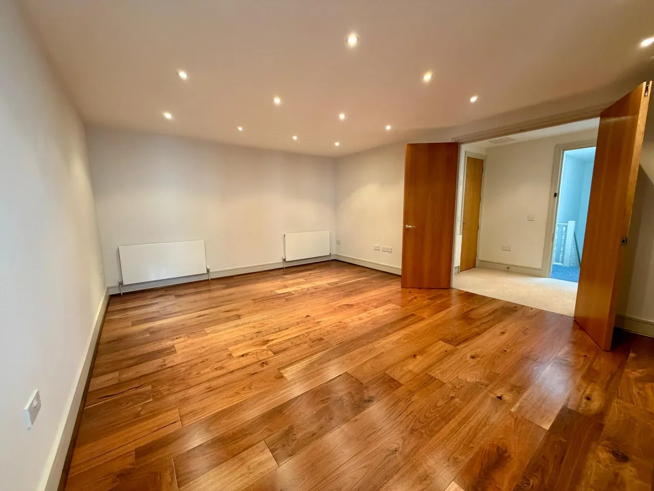 2 bed flat to rent, Thames Side, Kingston upon Thames, KT1