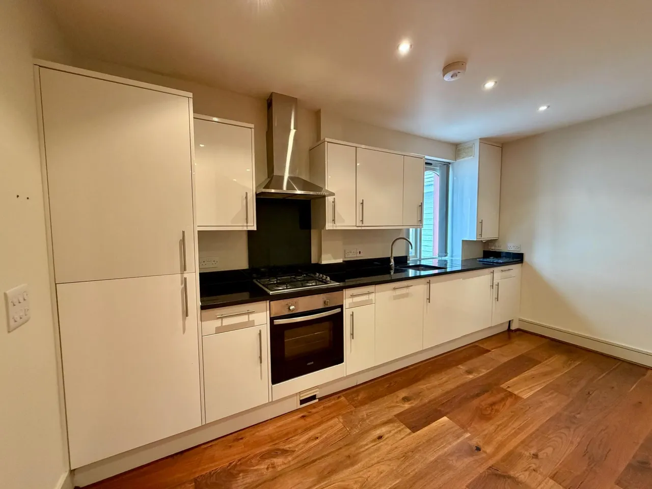 Thames Side, Kingston upon Thames, KT1, photo 2